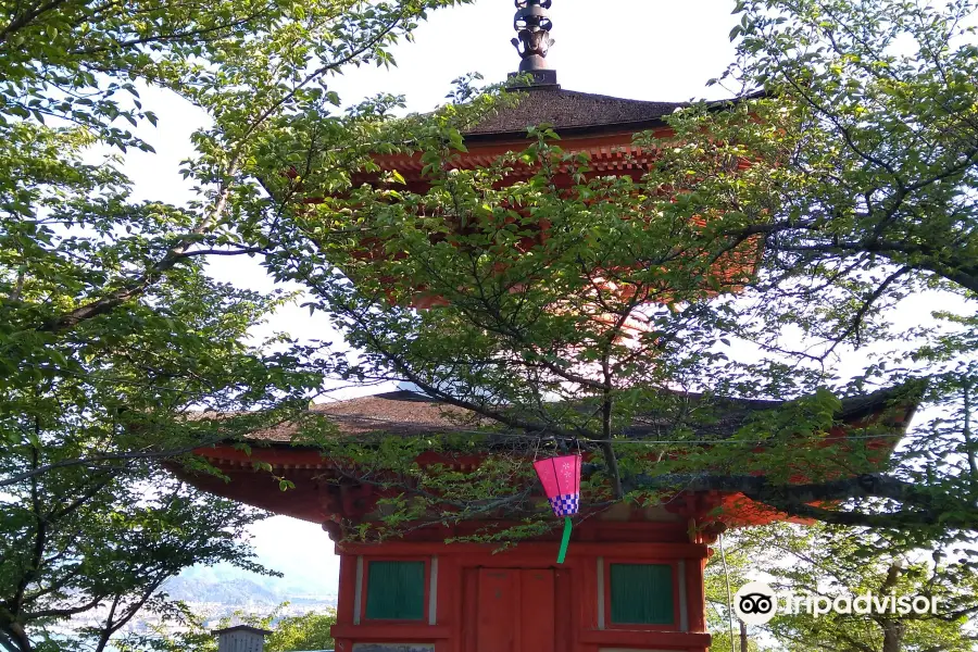 Itsukushima Jinja Tahoto Pagoda