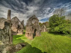 Lamphey Bishops Palace / Llys yr Esgob Llandyfái