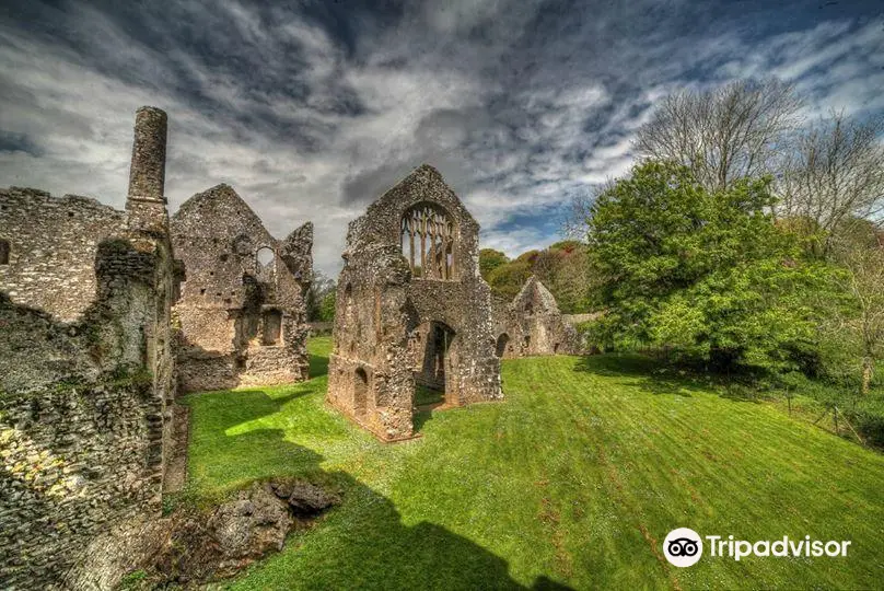 Lamphey Bishops Palace / Llys yr Esgob Llandyfái