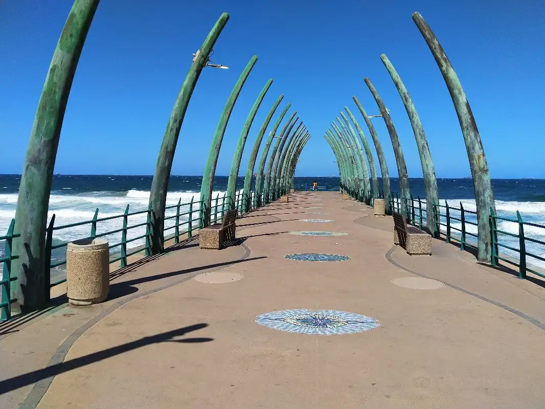 Hotels near Whalebone Pier
