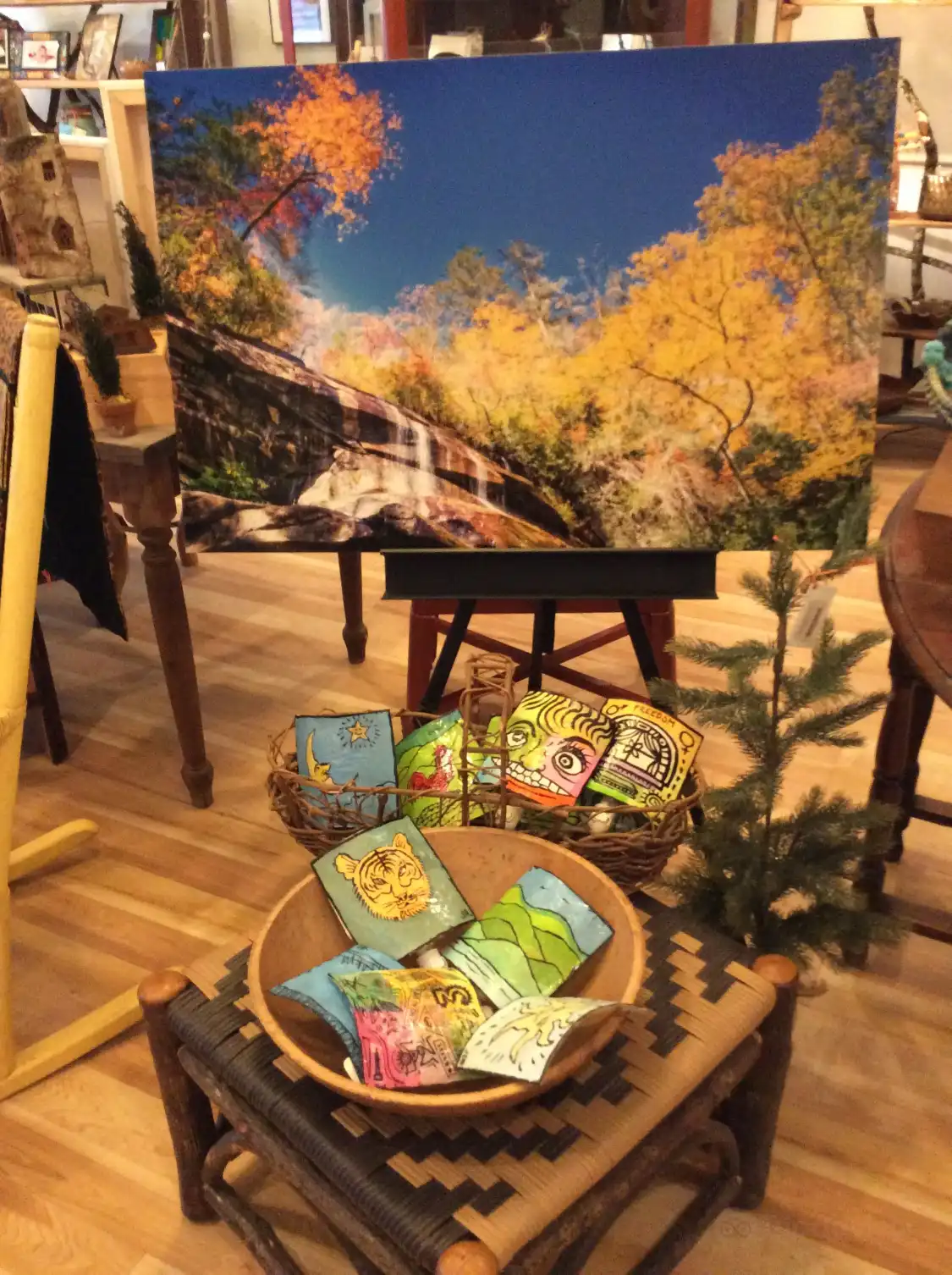Hotels near Firefly Craft Gallery