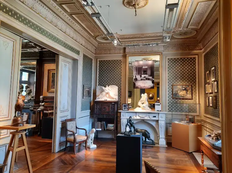 Hotels near Gaspar Museum