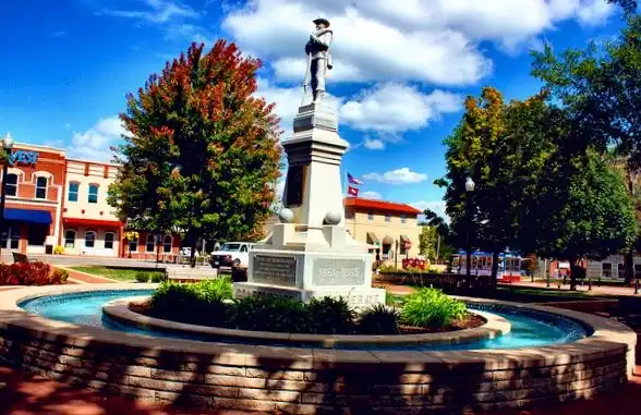 Hotels near Bentonville Town Square