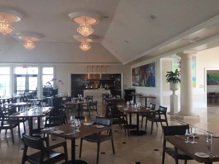 Hotel dekat Adena Club