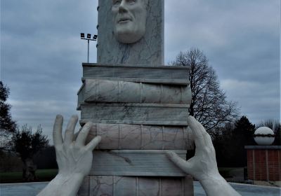 Monument en hommage a Louis Talamoni