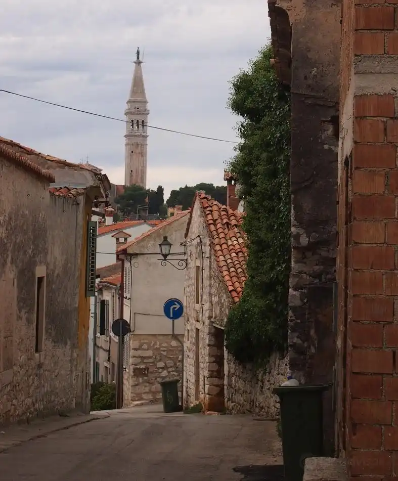 Hotels near Fontera Street