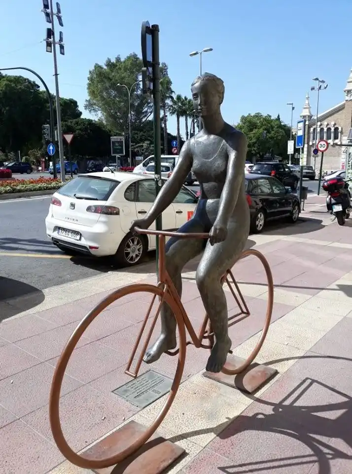 Hotels near La Venus En Bicicleta