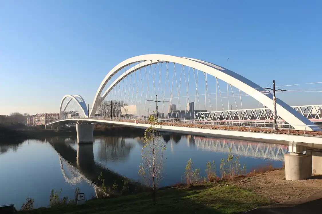 Hotels near The Europe Bridge