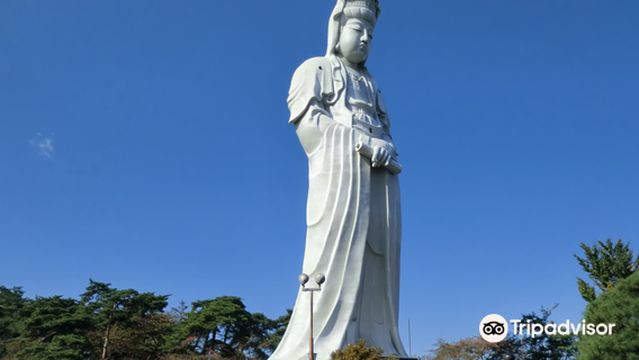 Takasaki Byakue Dai-Kannon (Statue of Avalokitesvara)