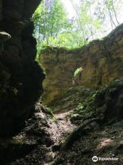 Ichalkovskiye Caves