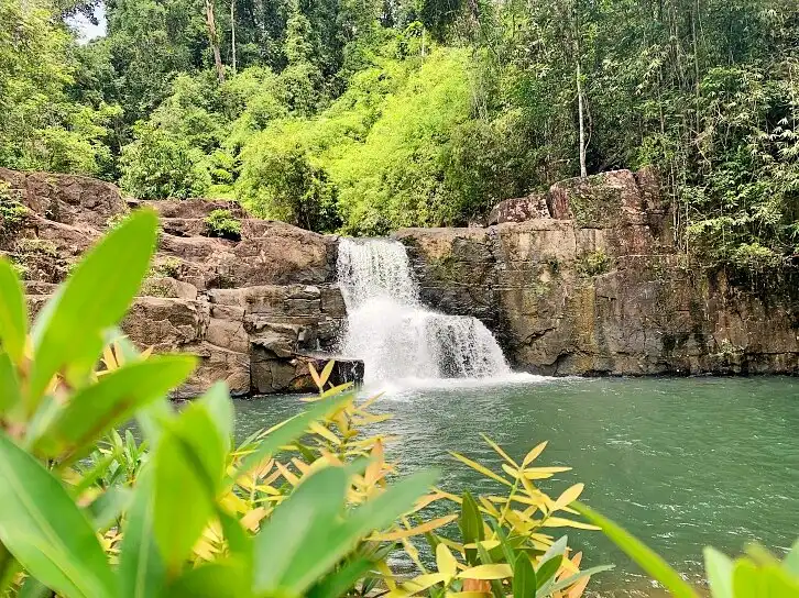 Hotels near Khlong Yai Kee Waterfall