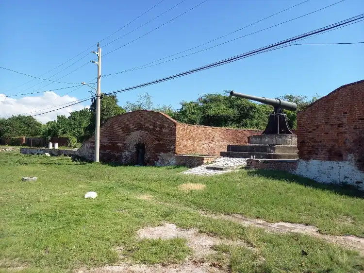 Hotels near Fort Morgan
