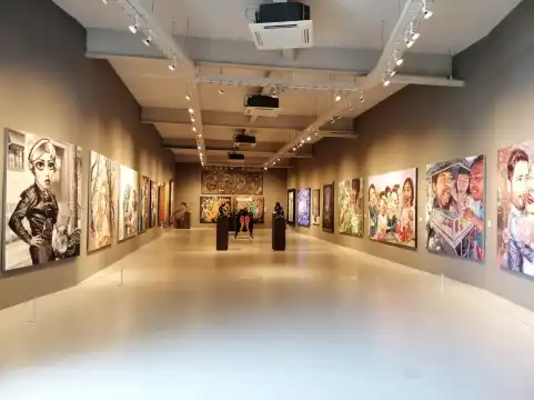 鄰近考艾藝術博物館的酒店