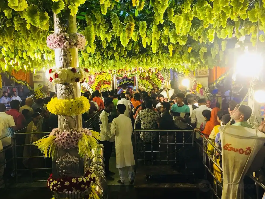 Tadbund Sri Veeranjaneya Swamy Temple附近的飯店