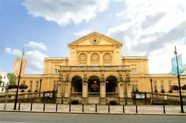 Các khách sạn gần Cheltenham Town Hall