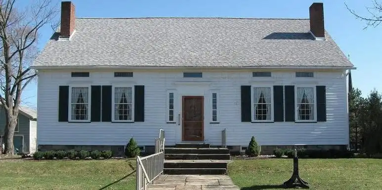 Hotel dekat John Stark Edwards House Museum