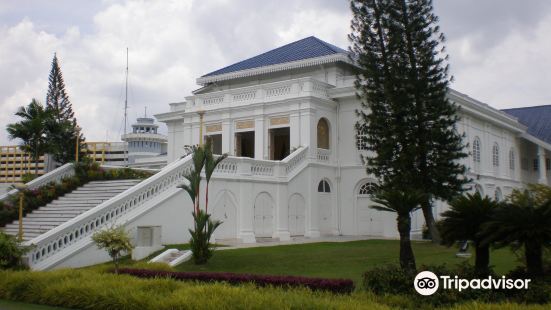 Grand Palace Park (Istana Besar)