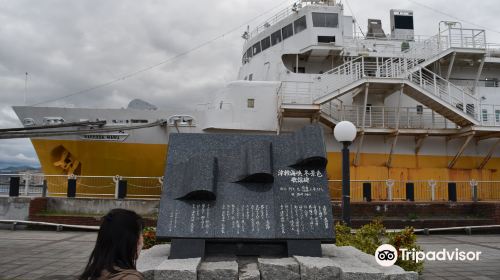 流行歌曲《津輕海峽冬景色》的紀念碑（在八甲田丸附近）