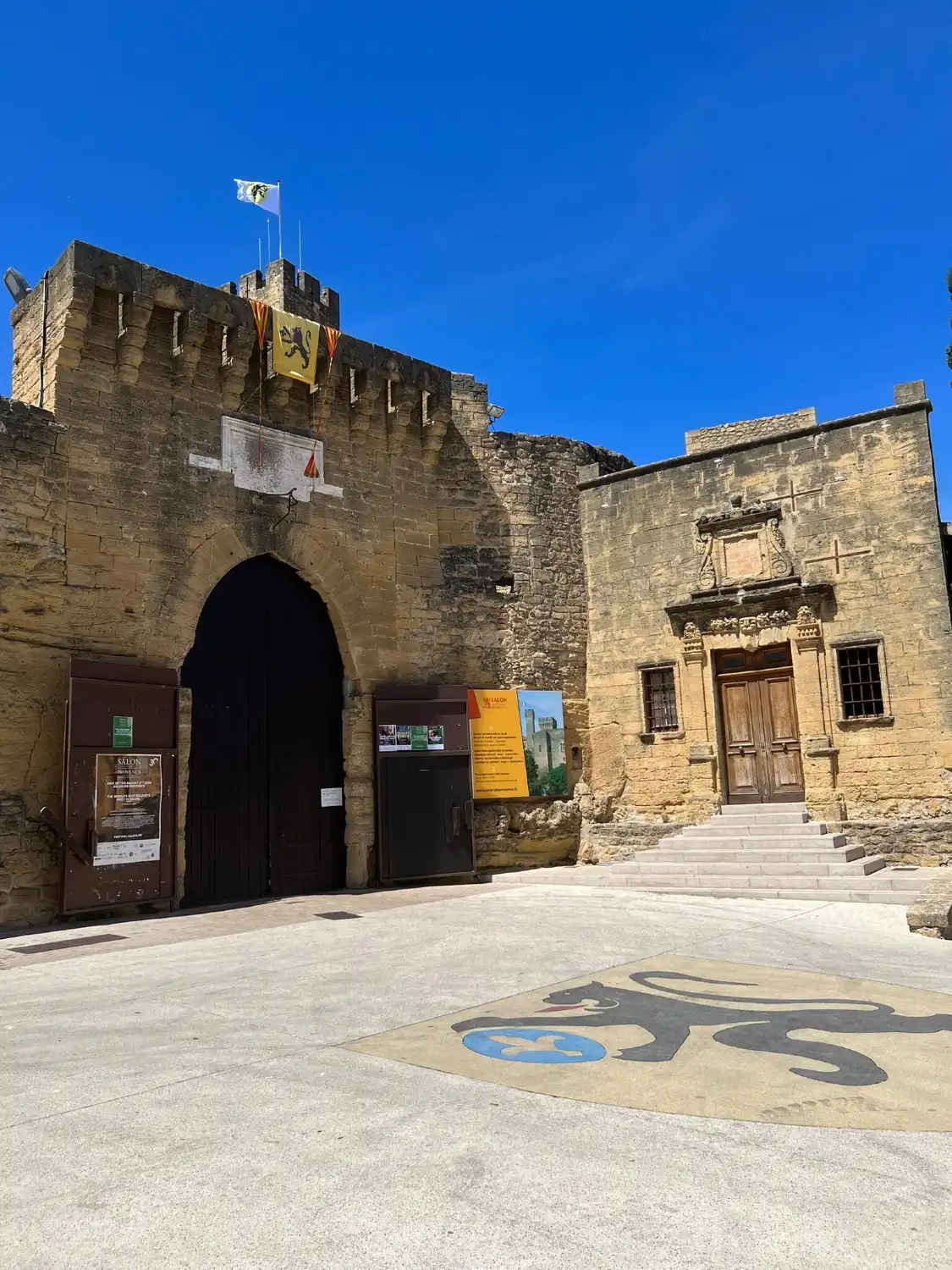 Hotels near Chateau de l'Emperi