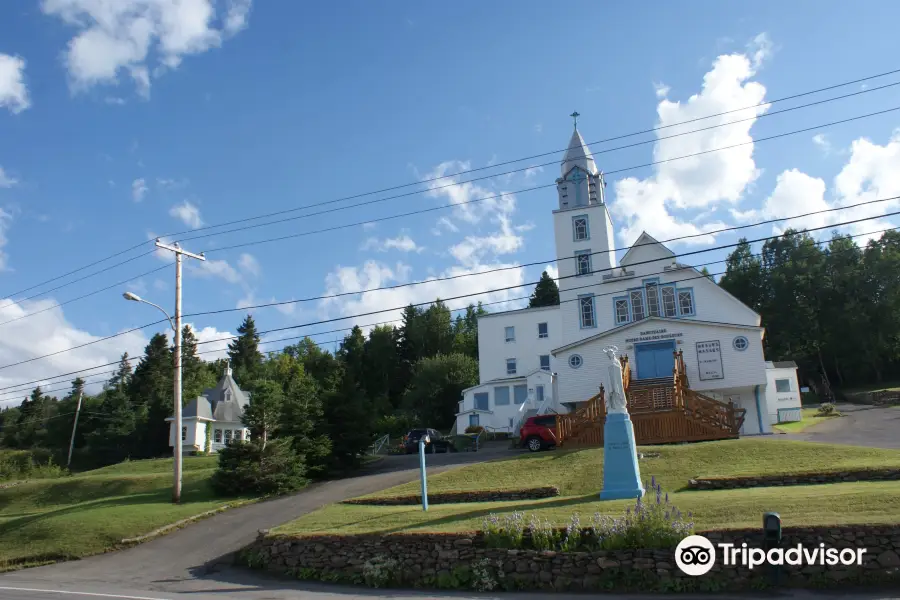 Le Sanctuaire Notre-Dame-de-Pointe-Navarre Shrine