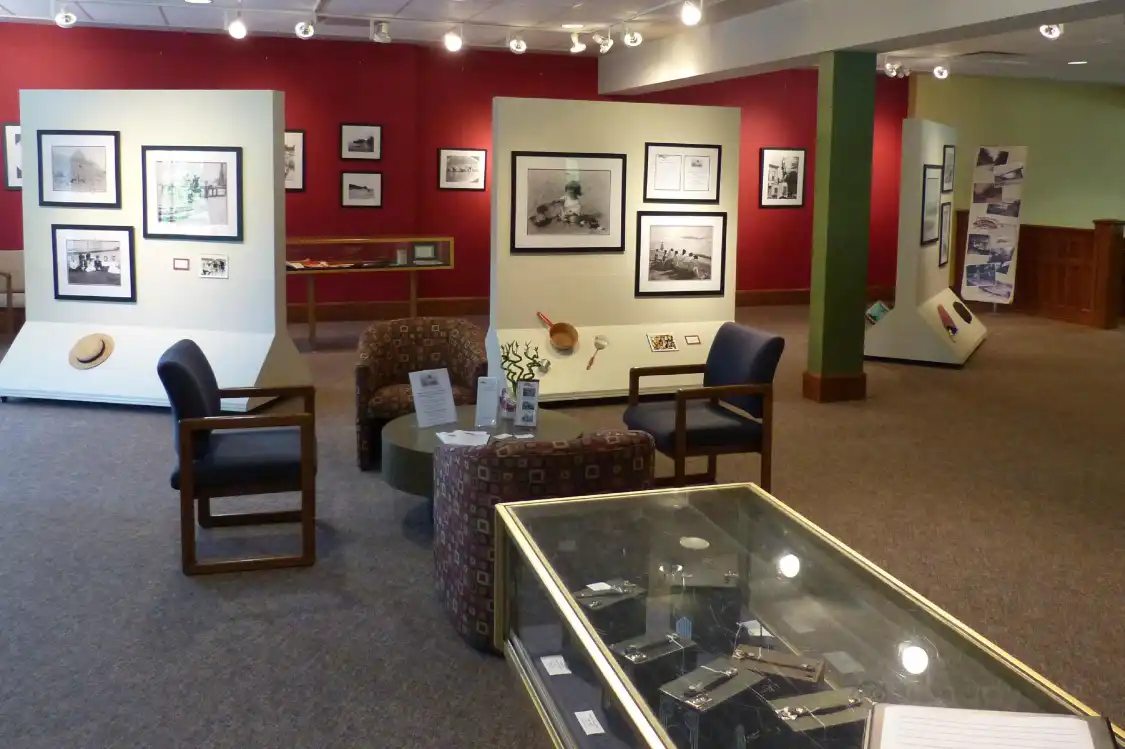 Reuben R. Sallows Gallery 주변 호텔