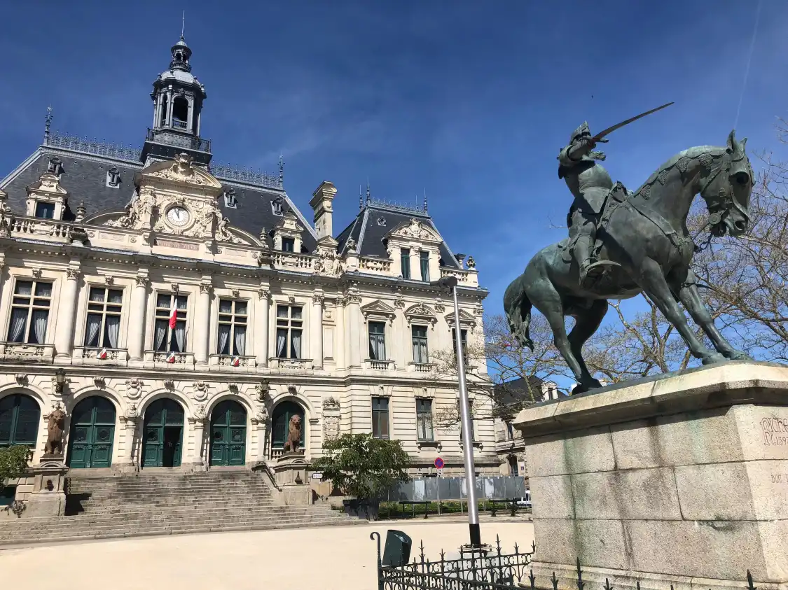 Hotels near Statue de Richemont Duc de Bretagne
