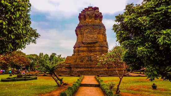 Candi Brahu dan Gentong