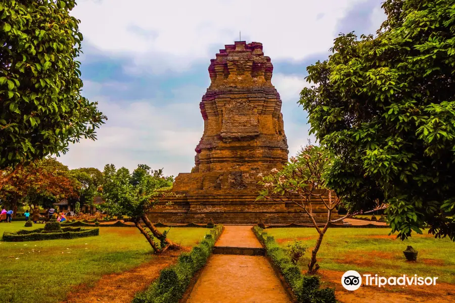 Candi Brahu dan Gentong