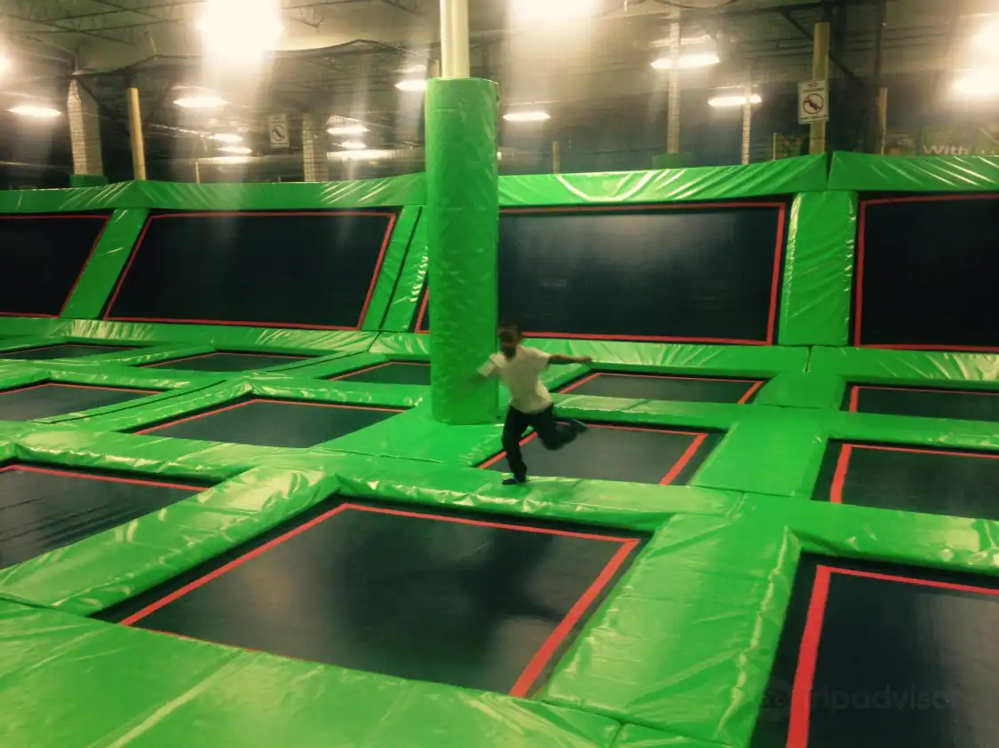 Hotels near Rebounderz Indoor Trampoline Arena Edison