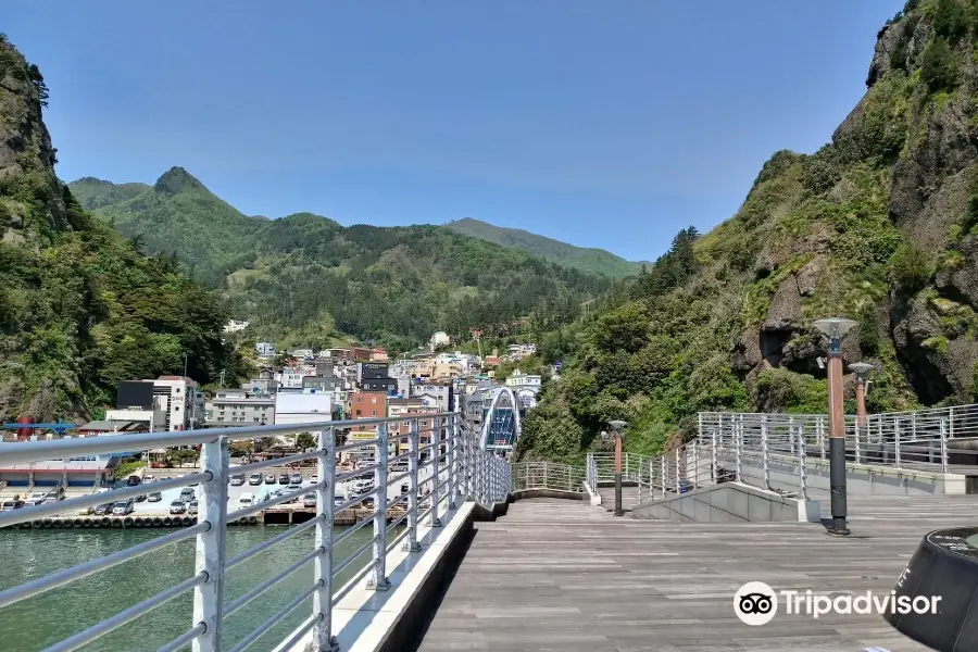 Hangnam coastal walkway