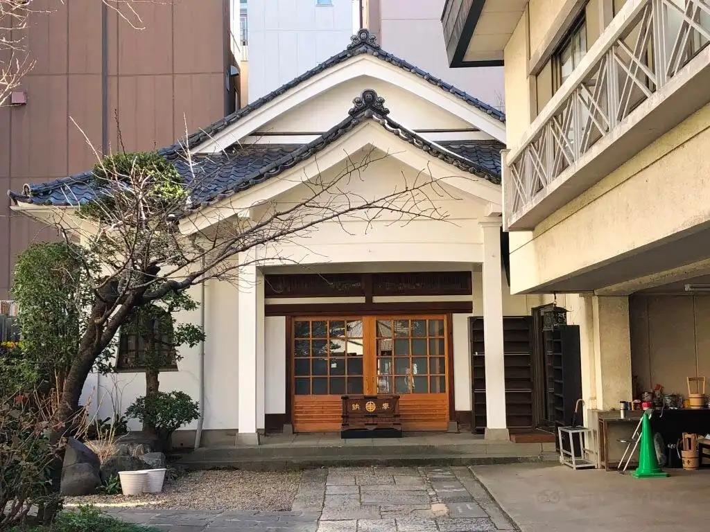 Hotels near Honpō-ji