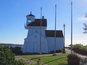 Fort Point Lighthouse Park