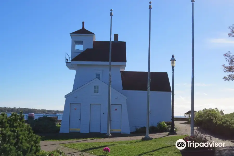 Fort Point Lighthouse Park