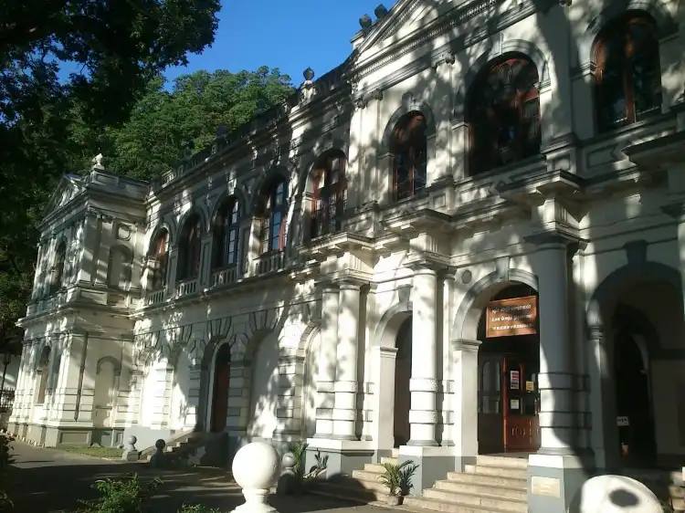 Các khách sạn gần World Buddhist Museum