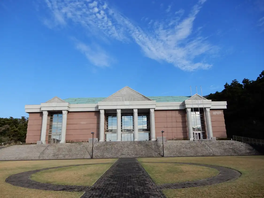 Hotels near Izu-Ōshima Volcano Museum
