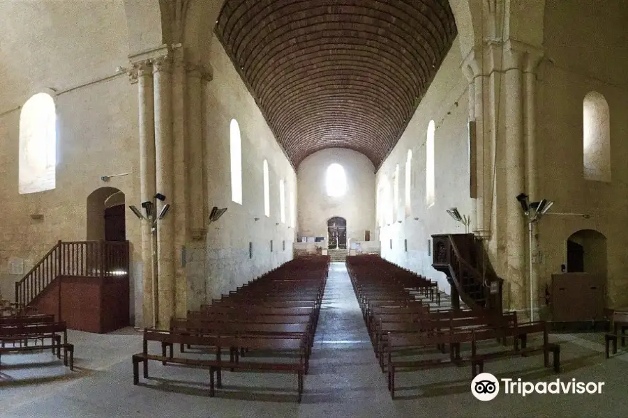 Abbaye Augustine de Fontaine le Comte