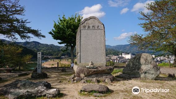 Shiroyama Park Honmaru Square