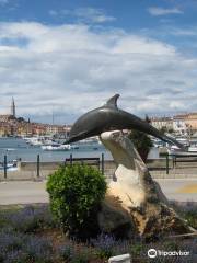 Delfin-szobor