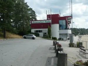 Momarken Travbane