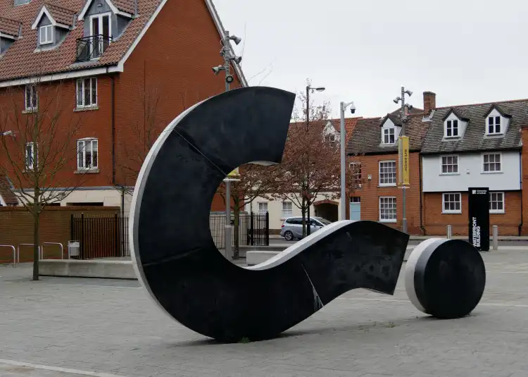 Hotels near The Question Mark Sculpture