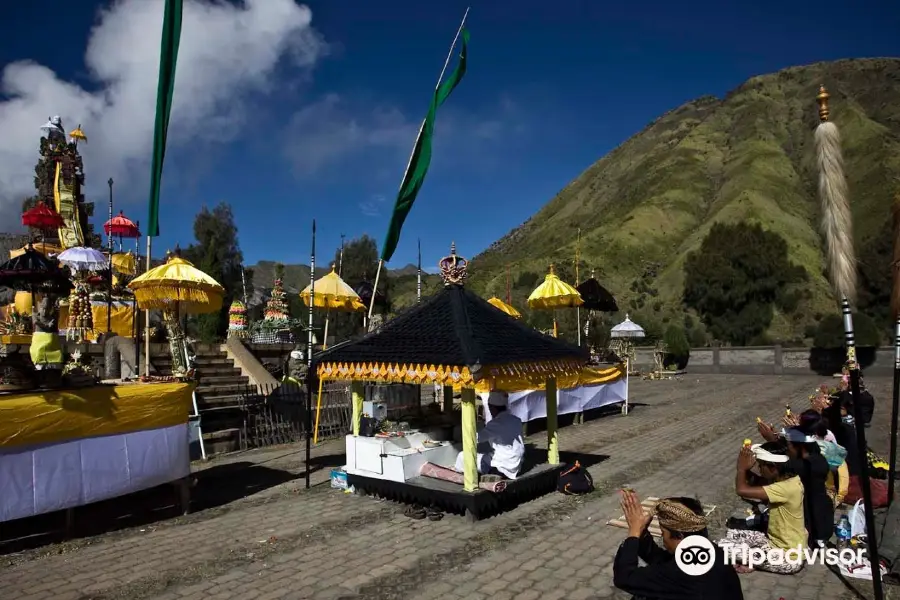 Luhur Poten Temple