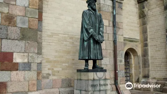 Statue Hans Tausen