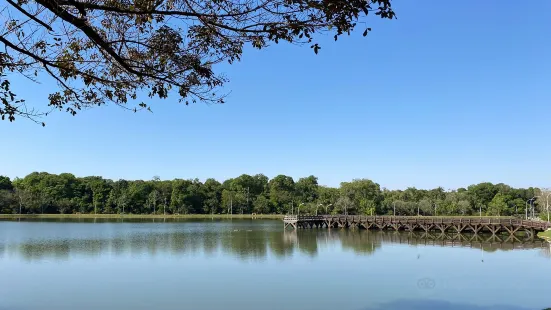 Ernani José Machado Lake