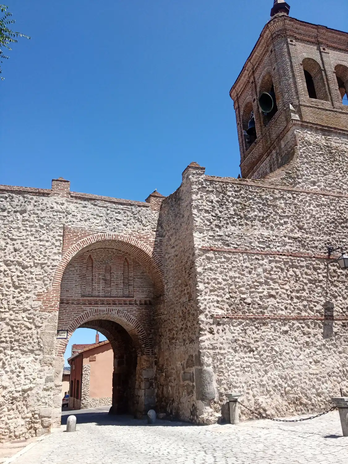 Hotel dekat Arco de San Miguel