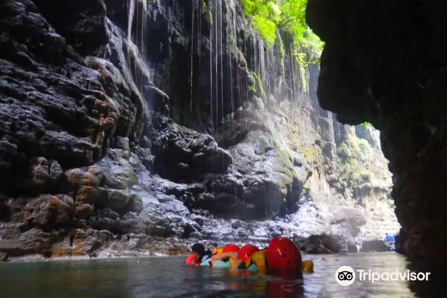 Body Rafting Green Canyon