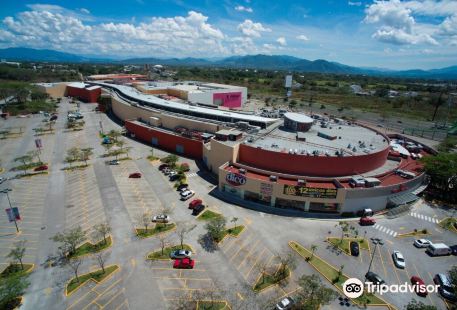 Centro Comercial Zentralia Colima