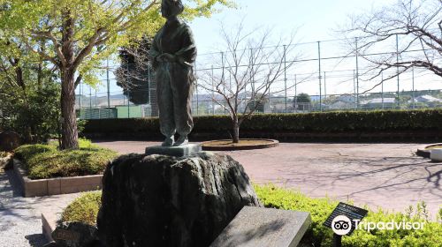 Yasurakani, Statue of Mother