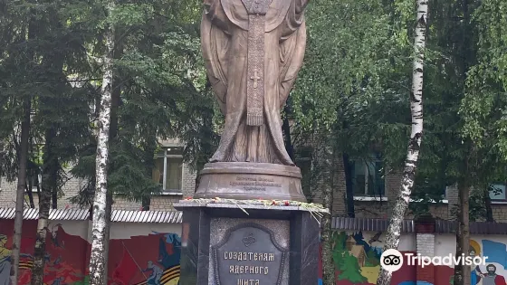 Monument to Russian nuclear shield Creators