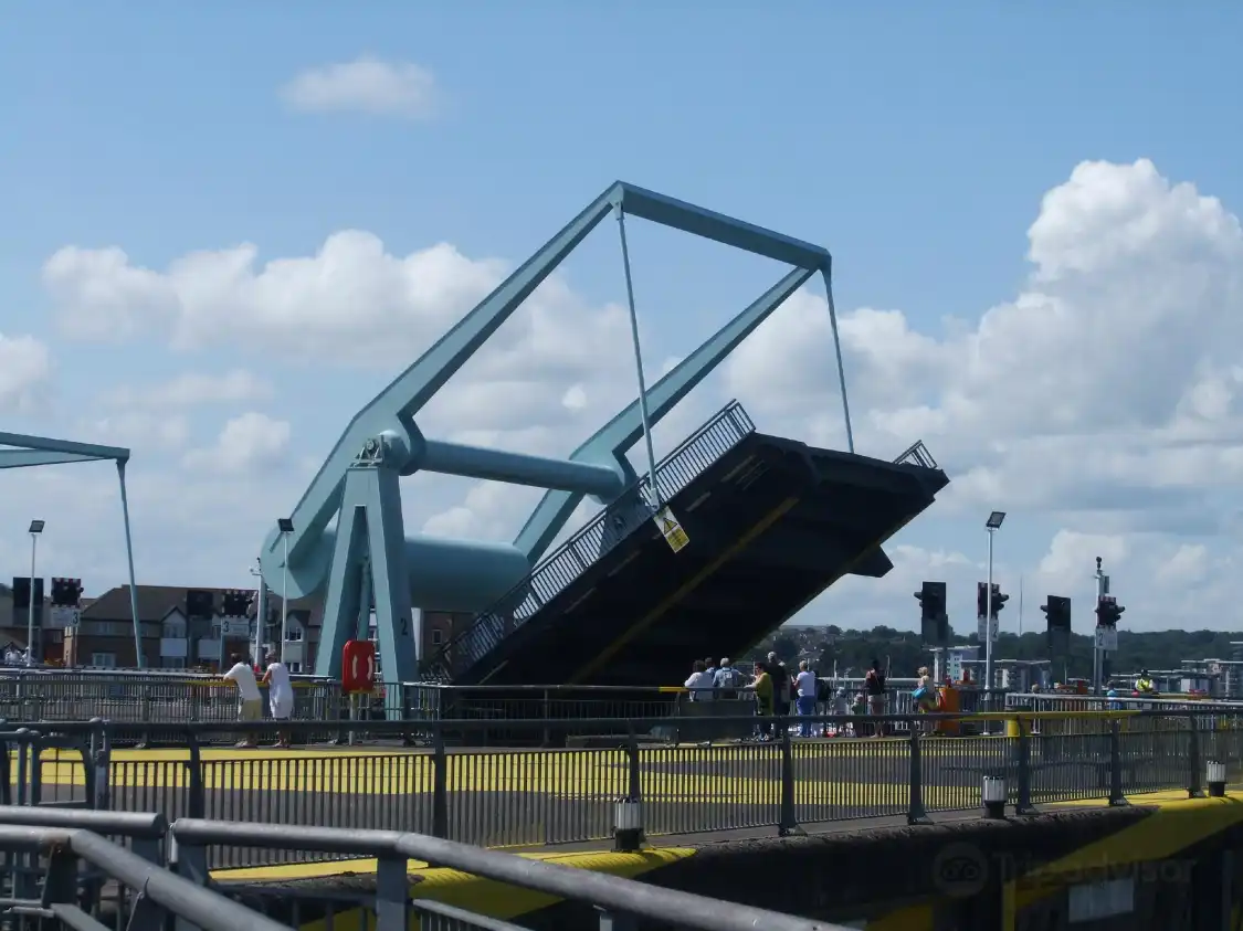 Hotels near Cardiff Bay Barrage