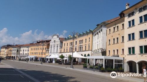 Piazza dei Martiri o Campedel